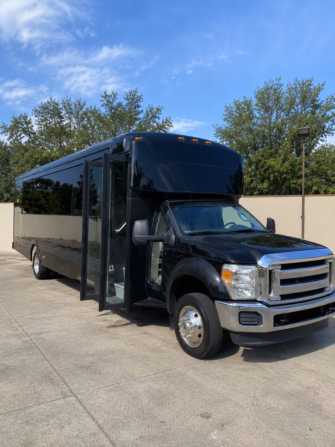 arcadia 20 passenger party bus